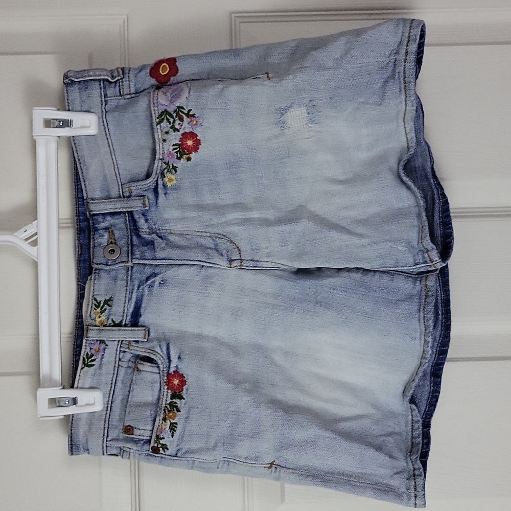 pilcro and the letterpress slim boyfriend embroidered shorts 30" waist - Picture 2 of 12